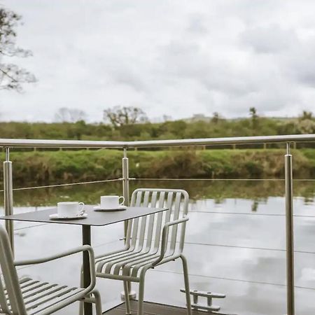 Water Cabin With Water Sports Equipment And Bikes, Bath Bristol Exterior foto